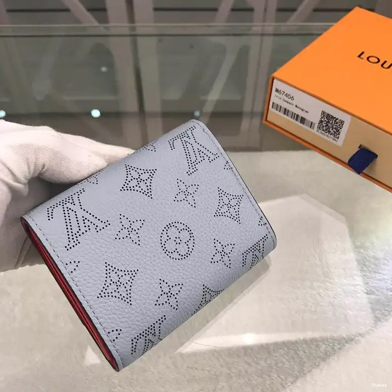1906BL0057 LV Bags 0613